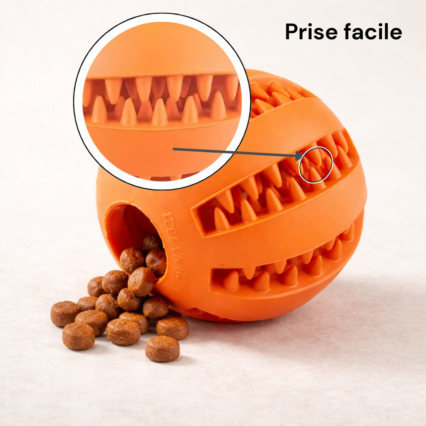 Détail de l’ouverture de distribution sur la balle de mastication Canidoo