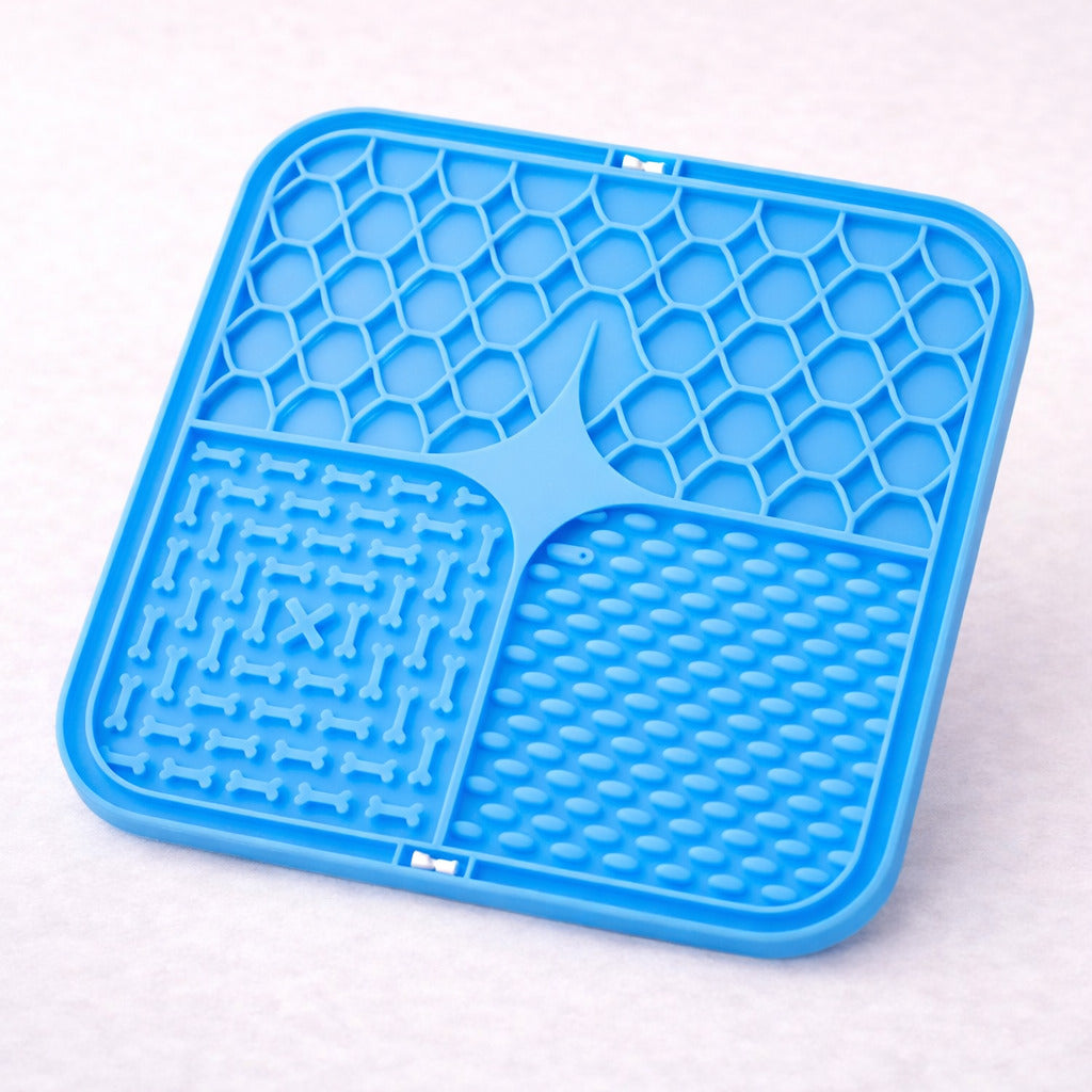 Tapis de léchage pour chien Canidoo en silicone bleu, 3 reliefs