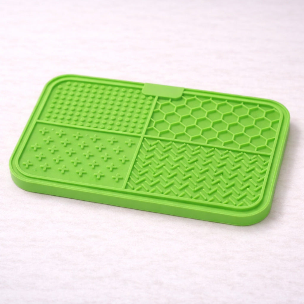 Tapis de léchage pour chien Canidoo en silicone vert, format rectangle