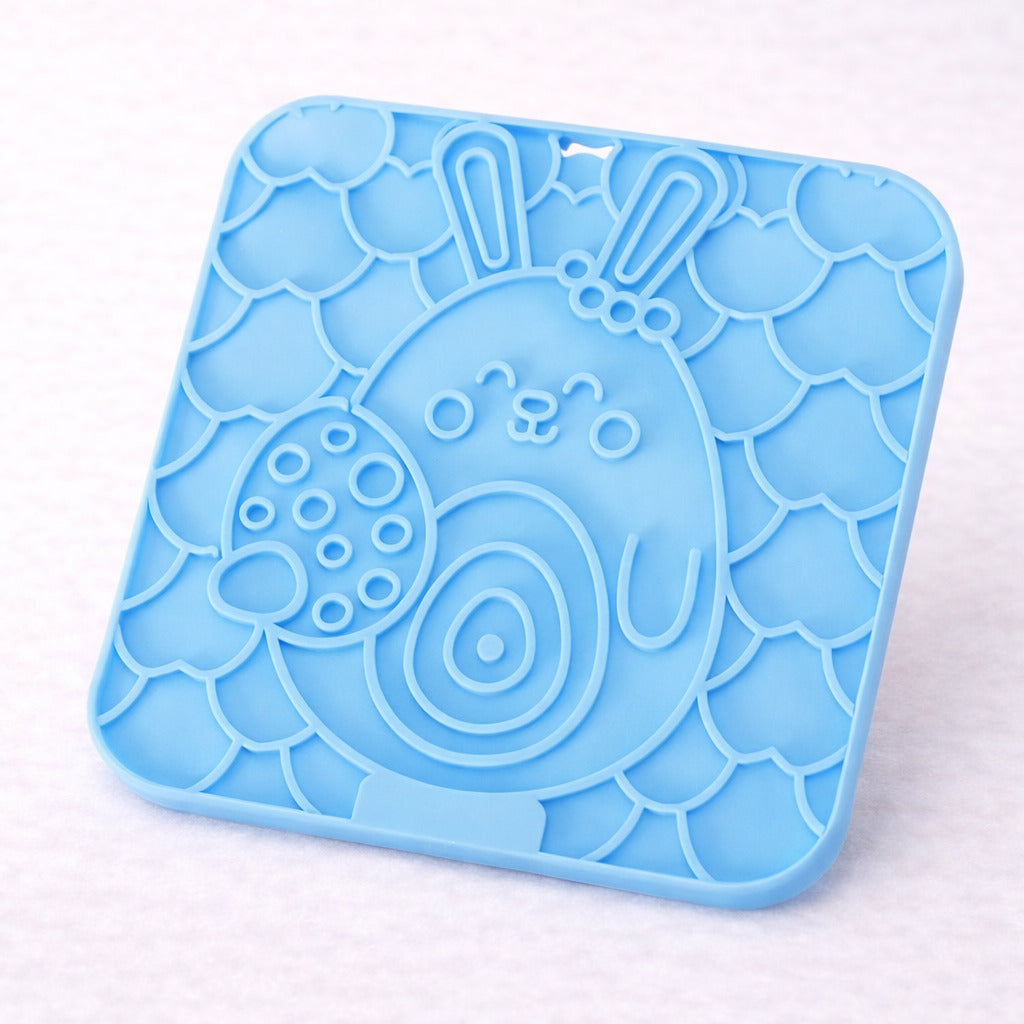 Tapis de léchage pour chien Canidoo en silicone bleu, motif simple